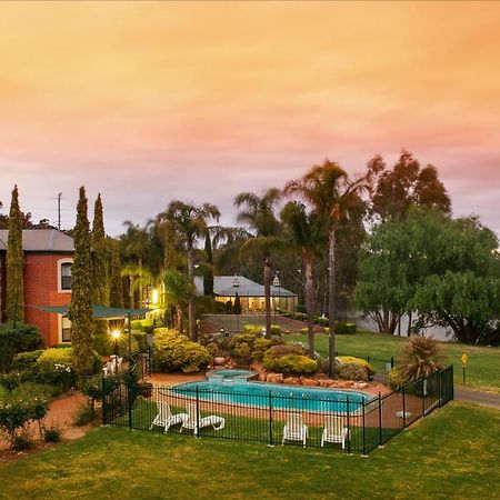 Отель Clare Country Club Экстерьер фото