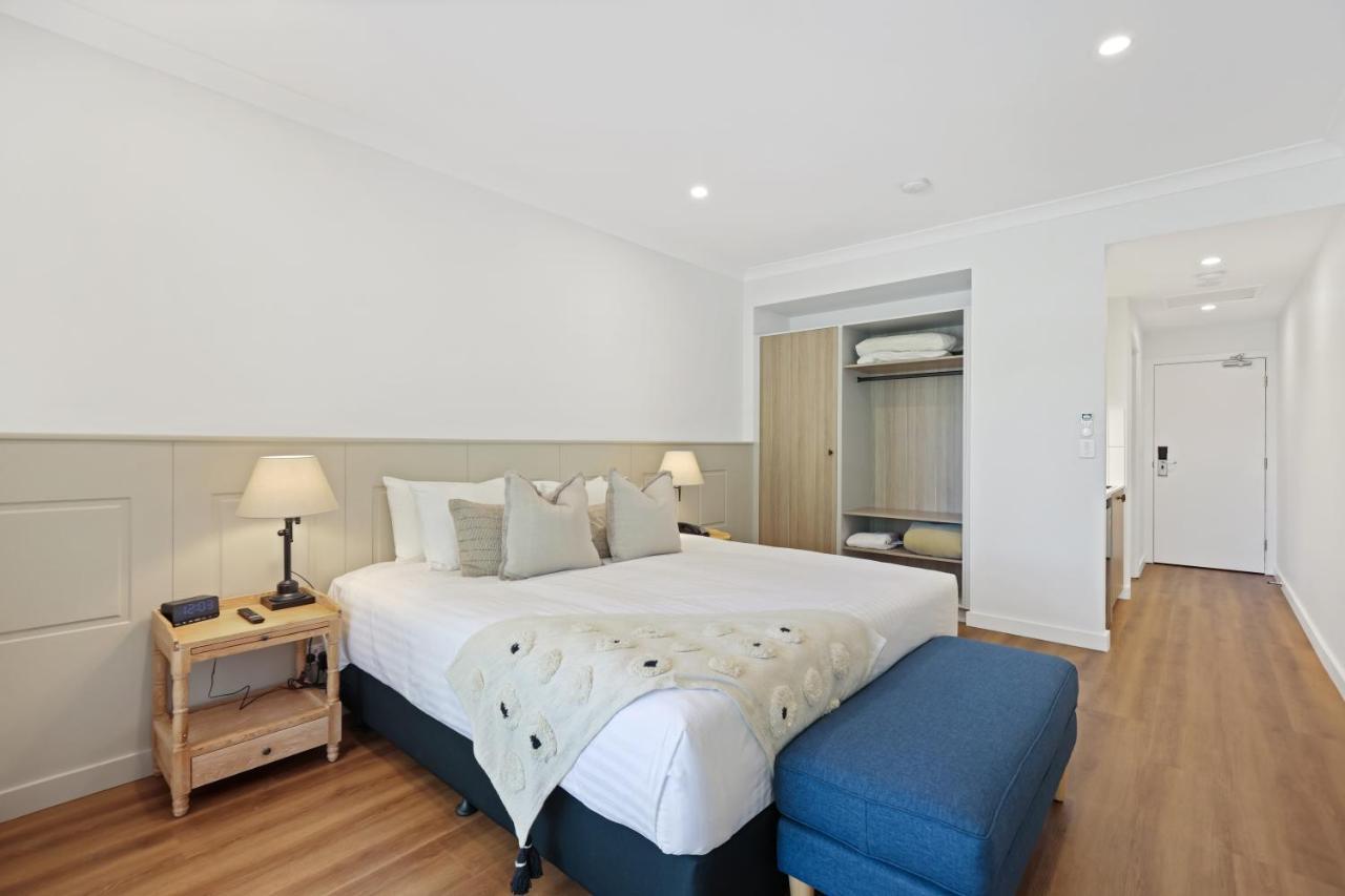 Отель Clare Country Club Экстерьер фото