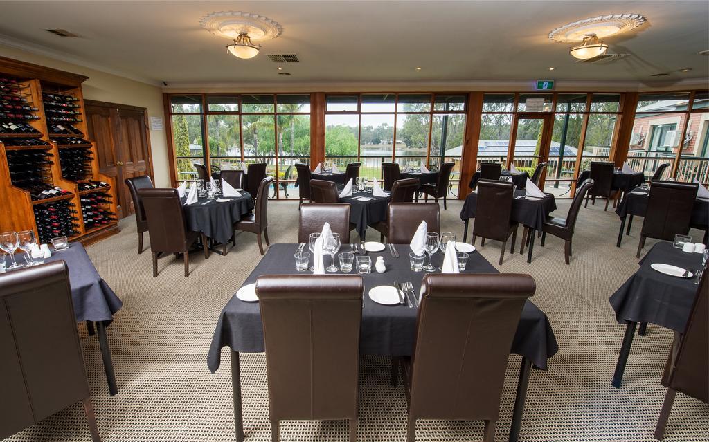 Отель Clare Country Club Экстерьер фото